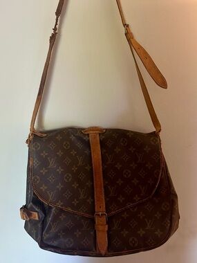 Well Loved! Louis Vuitton Brown Monogram Crossbody Messenger Bag - Samur 35